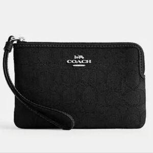 NWT Coach Outlet Corner Zip Wristlet In Signature Jacquard